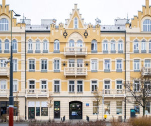 Dzięki renowacji to jedna z najpiękniejszych kamienic w Warszawie. Perełka na Pradze