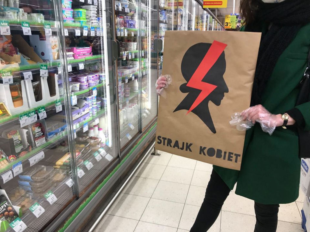 Mieszkanki Otwocka protestują w kolejce do sklepu