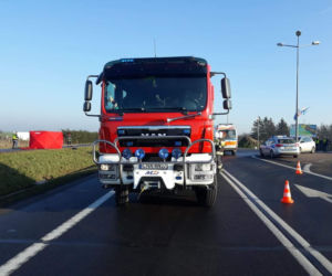 Tragiczny wypadek na DK 10. Nie żyje kierowca osobówki. Ruch odbywa się wahadłowo 