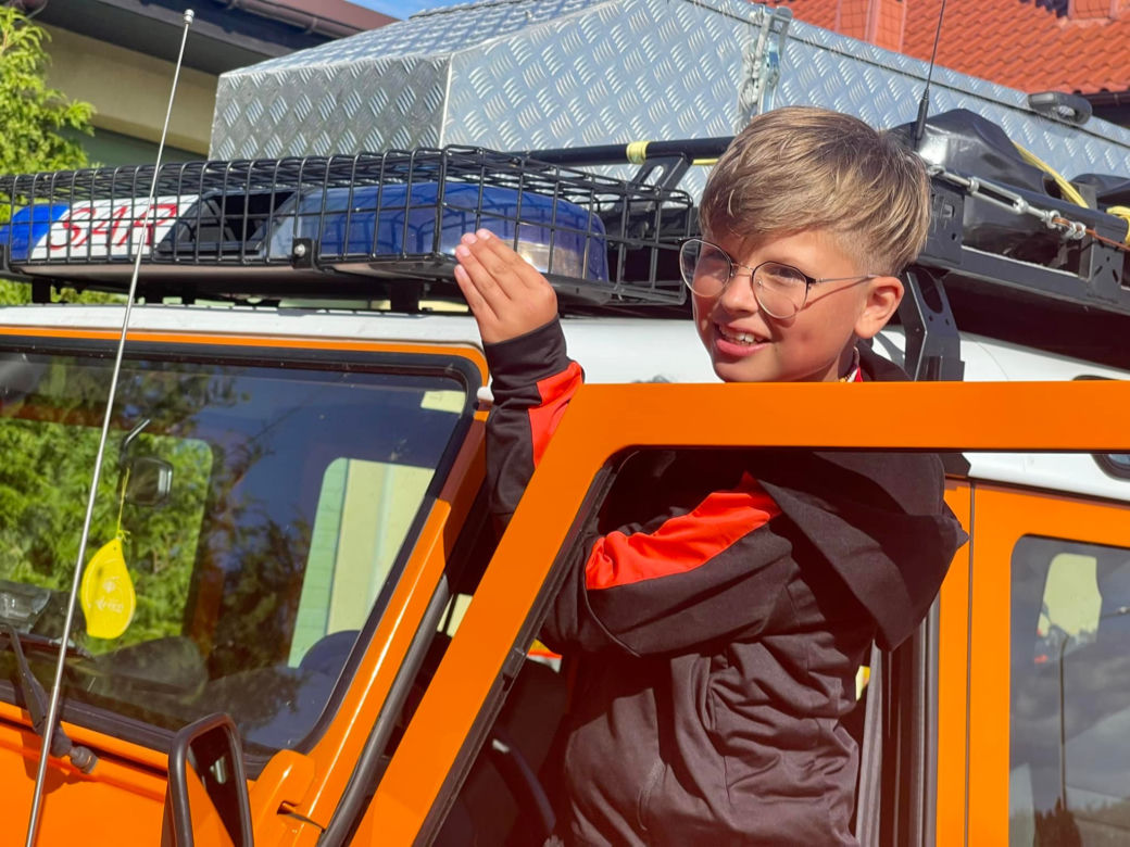 Ratownicy podziekowali Antkowi za pomoc w uratowaniu tonących