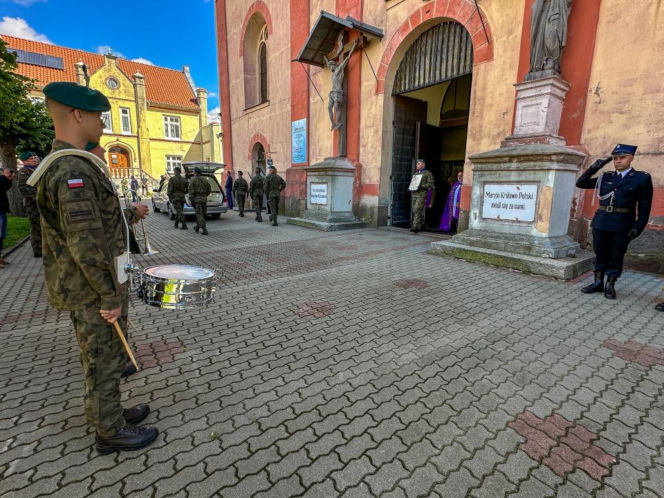 Tragedia na Warmii i Mazurach. Gdy oni umierali, on pił wódkę