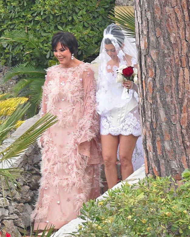 Ta sukienka przejdzie do historii. Kourtney Kardashian poszła w niej do ślubu!