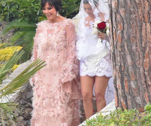  Kourtney Kardashian wzięła kolejny ślub. ta sukienka to jakiś kosmos!