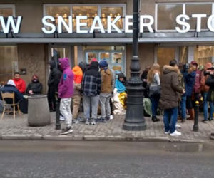 Kolejka po buty Yeezy 3