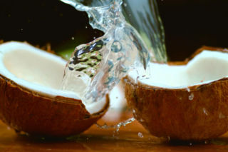 Woda kokosowa a ciśnienie krwi. Czy ten tropikalny napój naprawdę działa cuda?