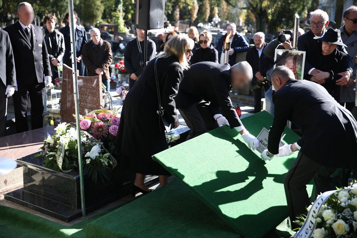 Pogrzeb Stanisława Radwana, dramatyczne sceny na cmentarzu. Emocje wzięły górę