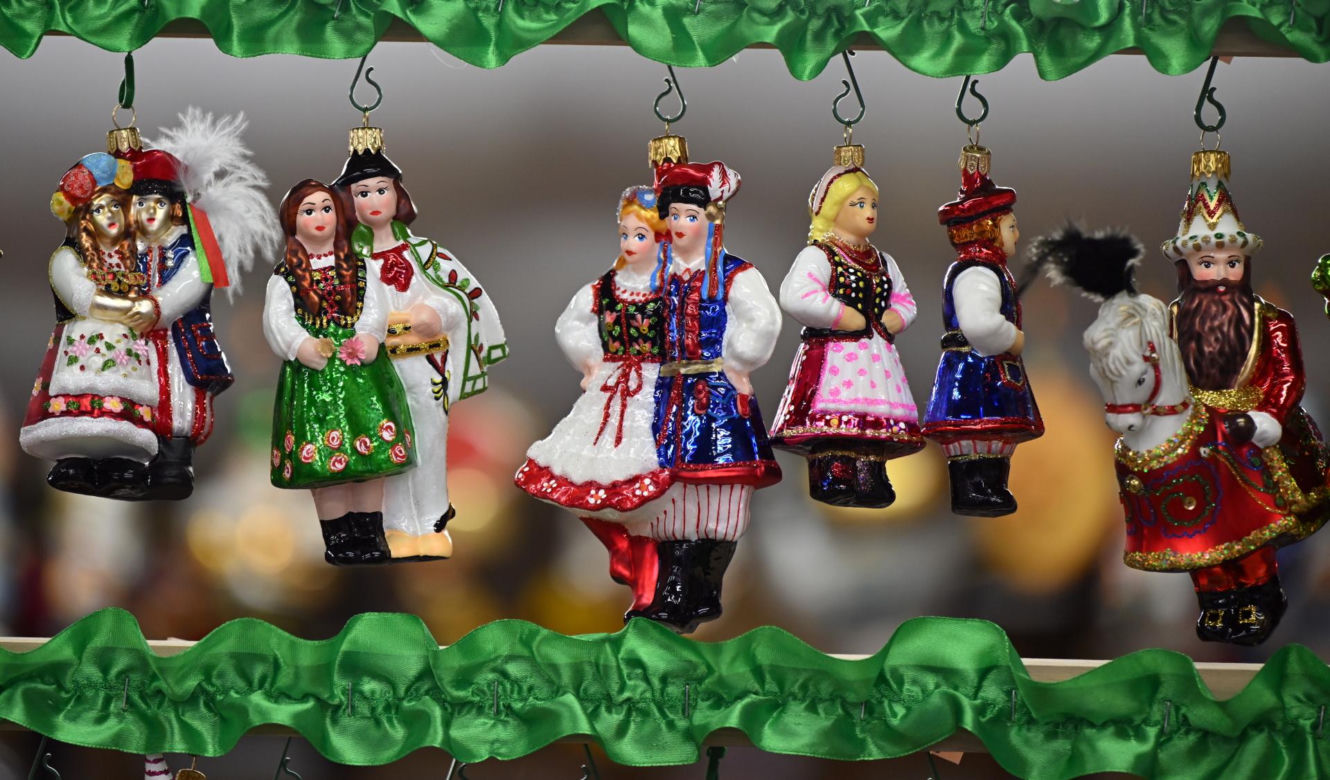 Tłumy na jarmarku bożonarodzeniowym w Krakowie
