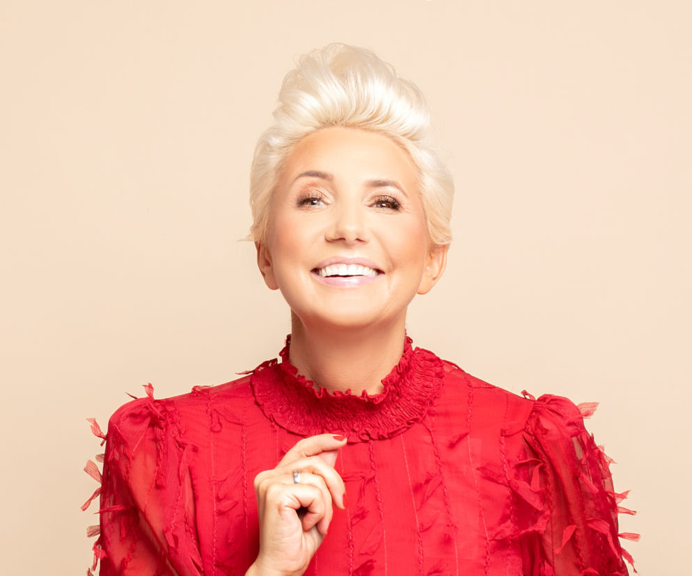 najpiękniejsze fryzury na długie włosy dla kobiet po 50-tce