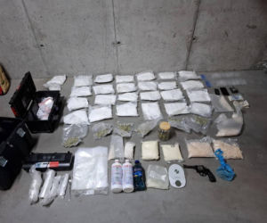 Policja rozbiła grupę handlującą narkotykami. Zatrzymano 12 osób