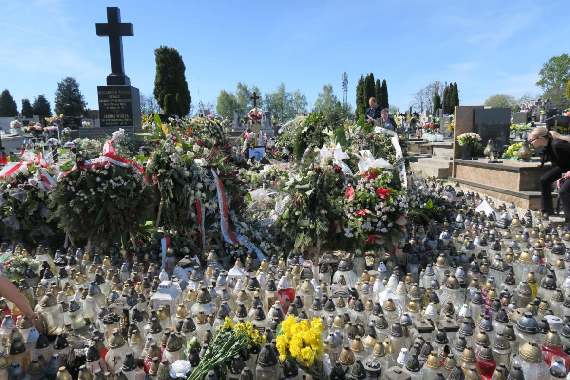 Pożar na grobie Łukasza Litewki