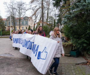 VI LO murem za Bartoszem Bielenią