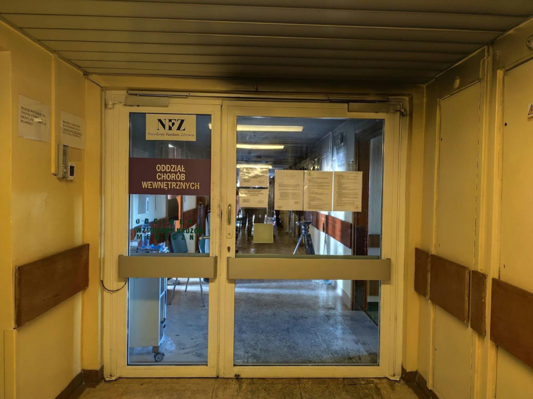Pielęgniarki na kolanach wywoziły pacjentów przykutych do łóżek! Horror w krakowskim szpitalu