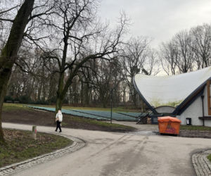 Napad w Lublinie. 17-latek w kominiarce zabrał niedopite piwo