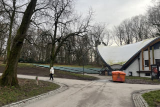 Napad w Lublinie. 17-latek w kominiarce zabrał niedopite piwo
