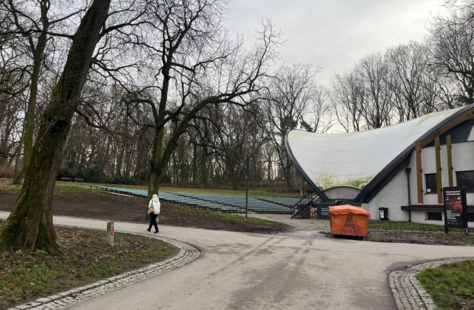 Napad w Lublinie. 17-latek w kominiarce zabrał niedopite piwo