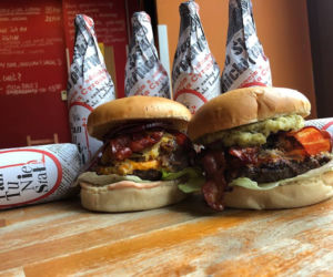 Gdzie zjeść dobrego burgera? TOP 10 burgerowni w Warszawie, które musisz odwiedzić [RANKING]