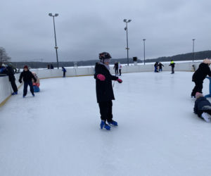 Lodowisko w Centrum Rekreacyjno-Sportowym Ukiel