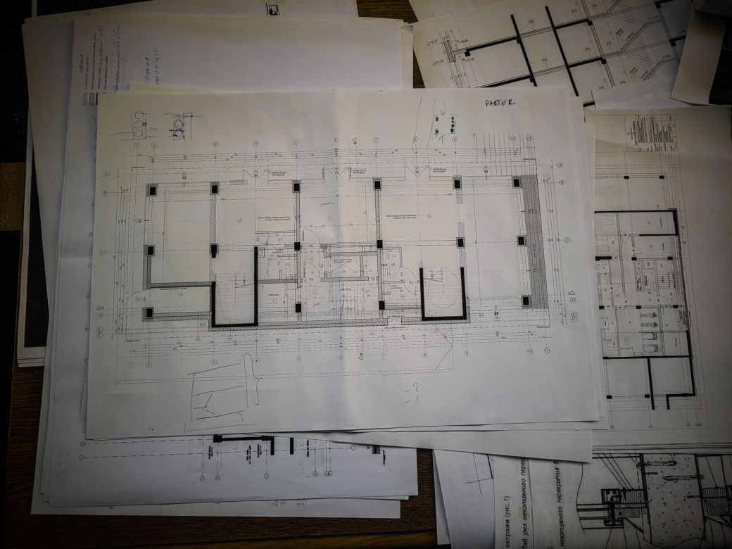Opuszczony biurowiec "Centralu" odkrywa swoje tajemnice 