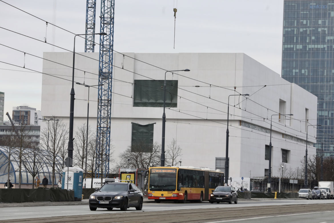Muzeum sztuki dzieli warszawiaków. Mówią, że jest jak wielka trumna