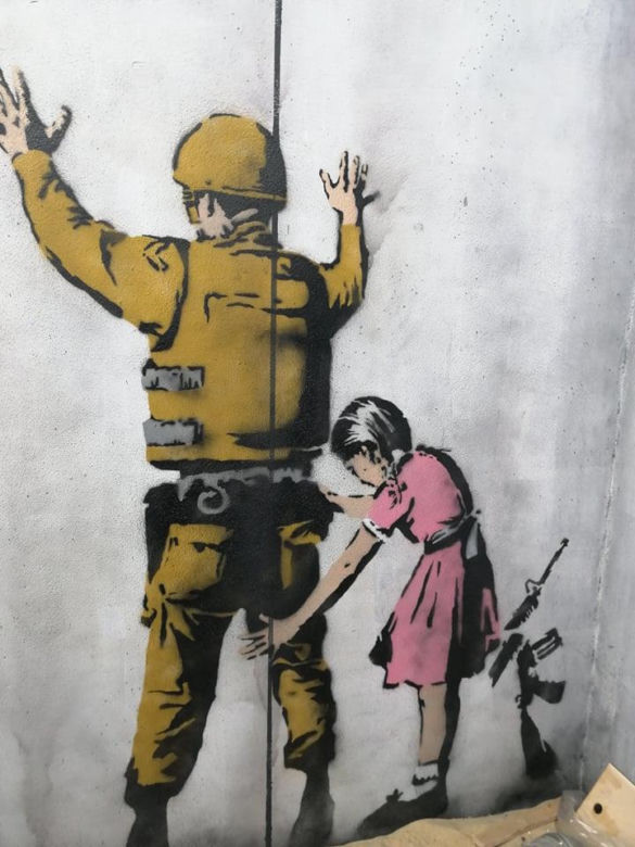 Ferie w Krakowie? Wystawę Banksy'ego, najbardziej tajemniczego artysty na świecie, koniecznie trzeba zobaczyć