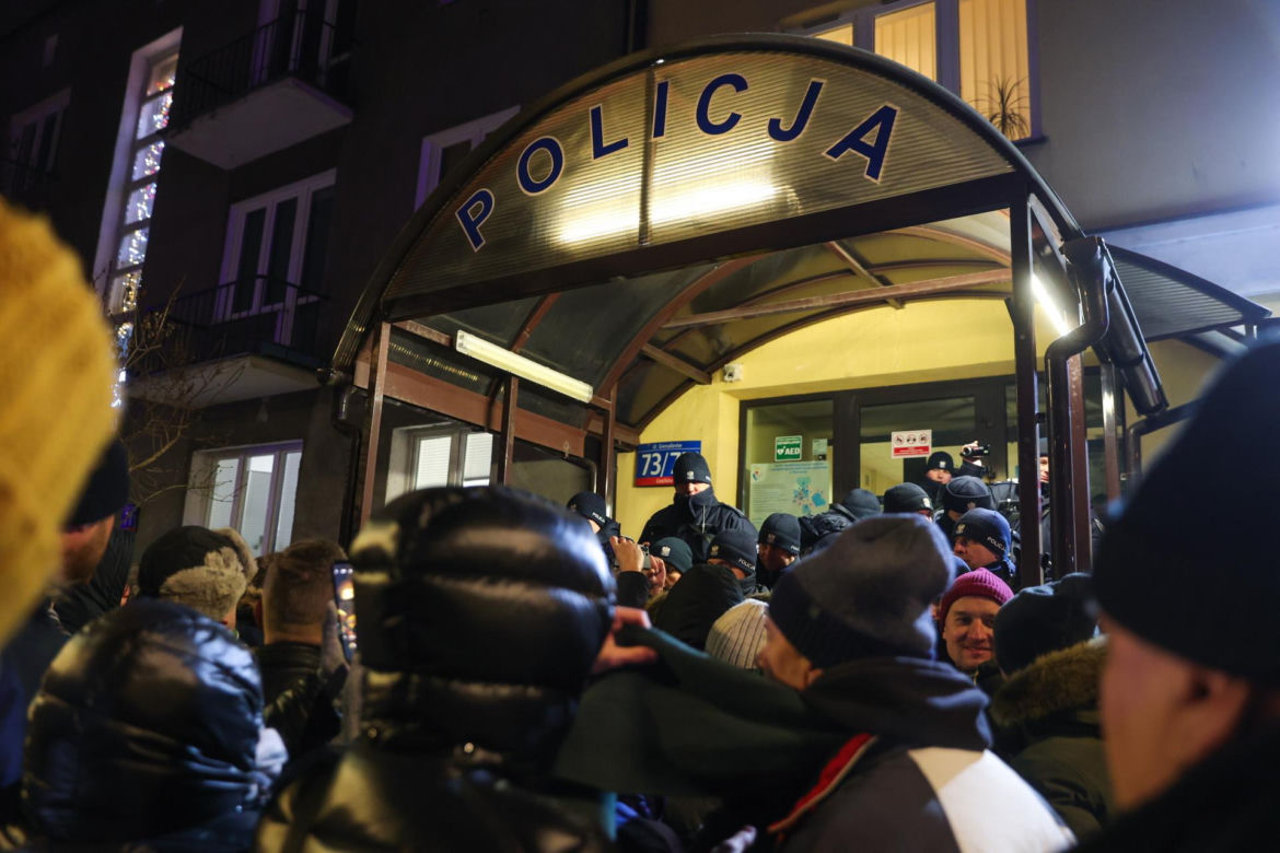 Protes pod komendą na Grenadierów