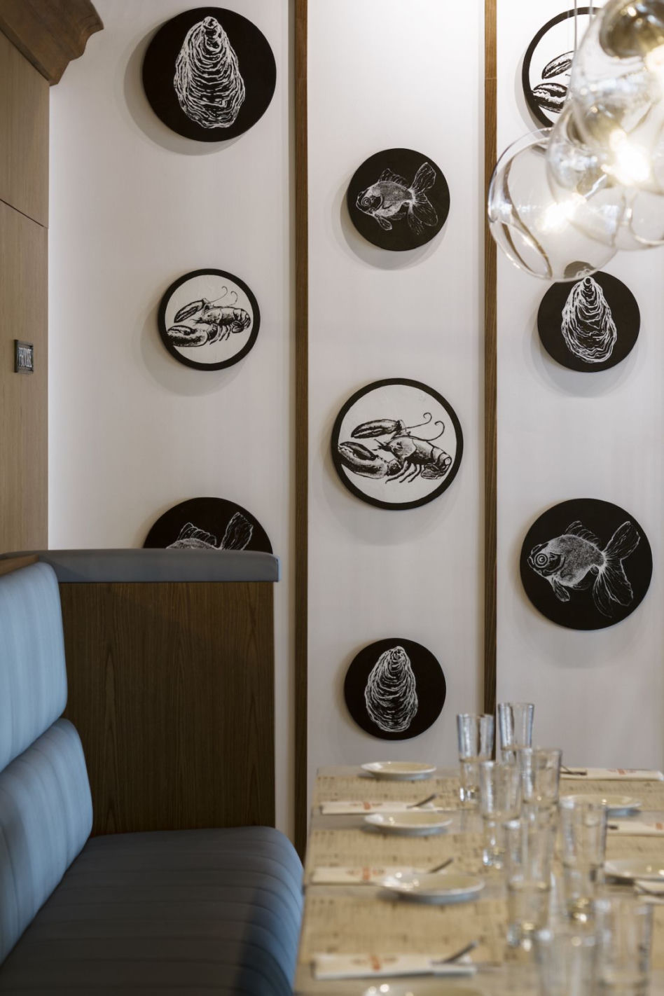 Seafood Station Restaurant & Oyster Bar w Warszawie projektu pracowni Sikora Wnętrza