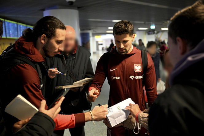 poproszę o galerie: Reprezentacja Polski przyleciała do kraju po meczu z Maltą