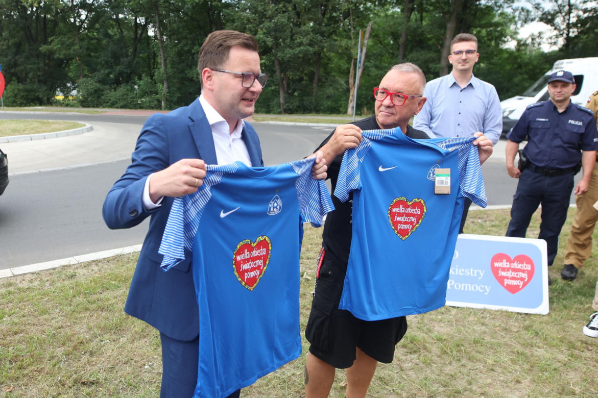 Jerzy Owsiak w koszulce Ruchu Chorzów