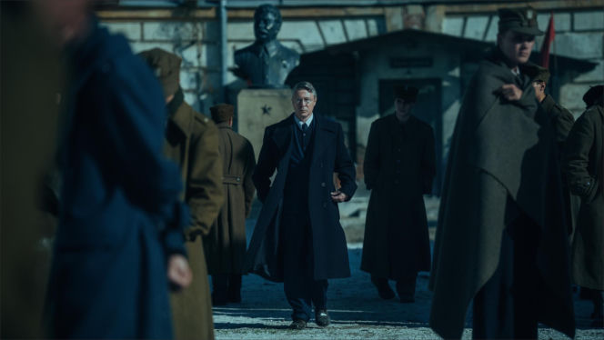 W roli głównej Jakub Gierszał, w obsadzie m.in. Aidan Gillen, Paul Freeman, Julia Pietrucha, Wojciech Mecwaldowski, Anna Próchniak, Mateusz Kościukiewicz, Antoni Pawlicki oraz Tomasz Kot.