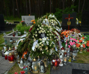 Grób zmarłej motocyklistki Karoliny z Zielonki