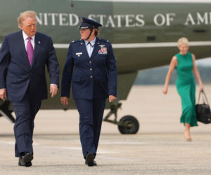 Trump obsypuje młode asystentki pieniędzmi! Na Święta