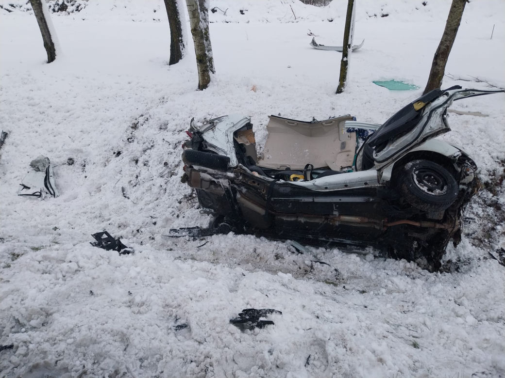 Potworny wypadek pod Grójcem. Huknęła hyundaiem w dostawczego forda
