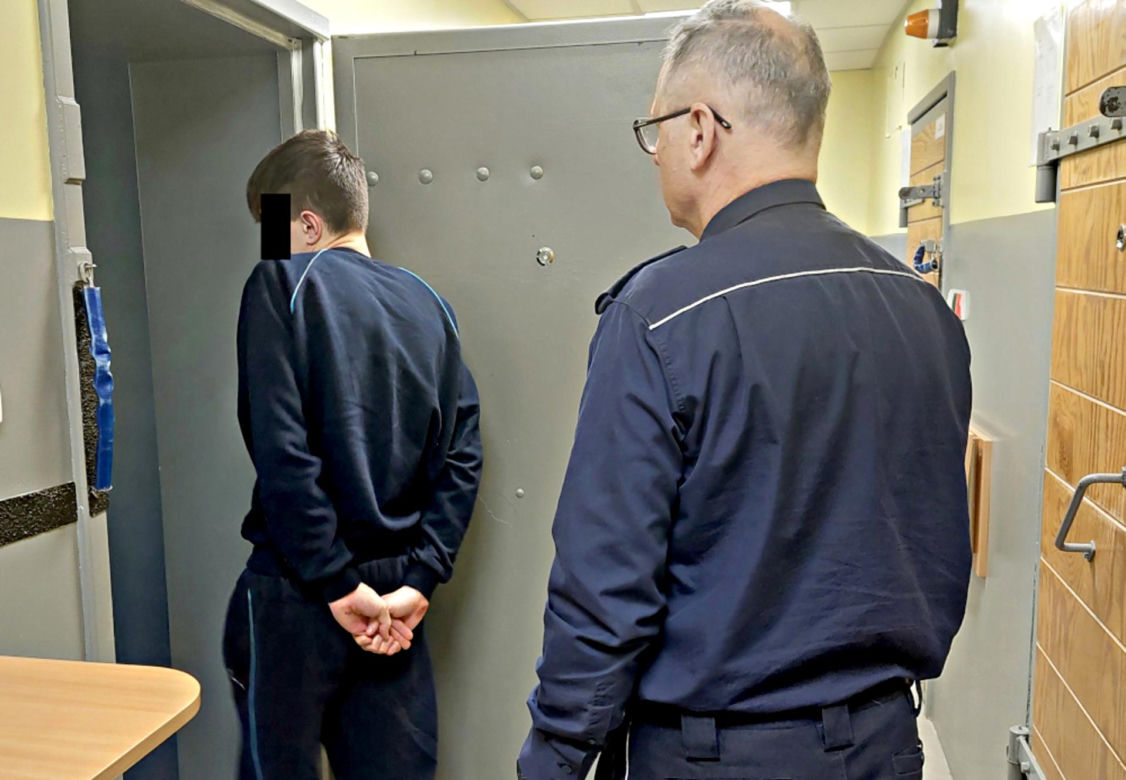 "Był podekscytowany i wesoły". 18-latek rzucił się na taksówkarza z nożem. Grozi mu dożywocie