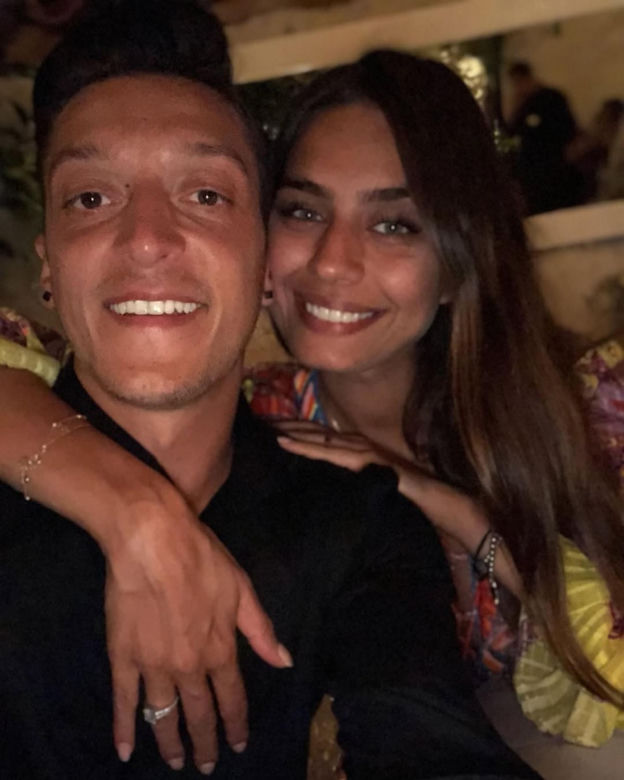 Mesut Ozil przeszedł niezwykłą przemianę!