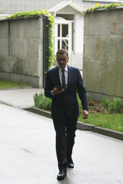 Morawiecki pod ochroną na miesięcznicy 