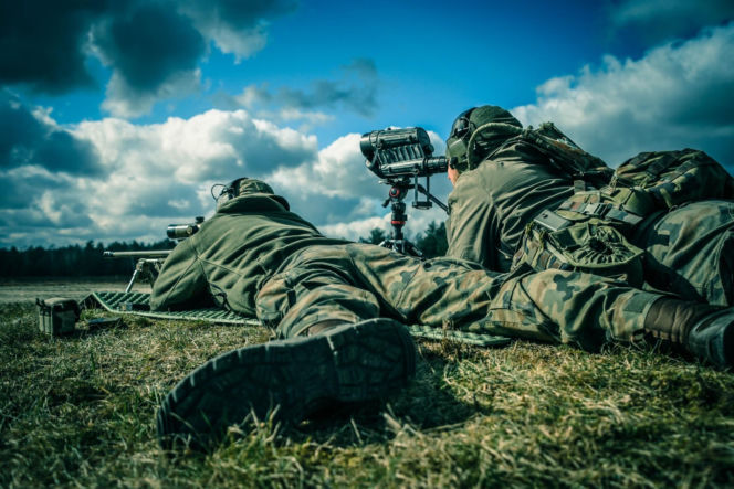 Żołnierze 10 Wrocławskiej Brygady Łączności na poligonie. Intensywne szkolenie i strzelanie z karabinów BOR