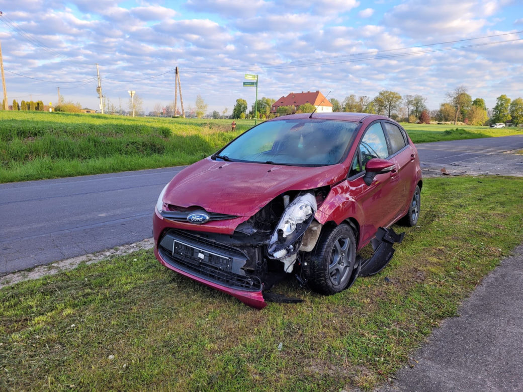 Śmiertelny wypadek pod Chełmżą! 32-latek z audi nie przeżył zderzenia z fordem [ZDJĘCIA]. 