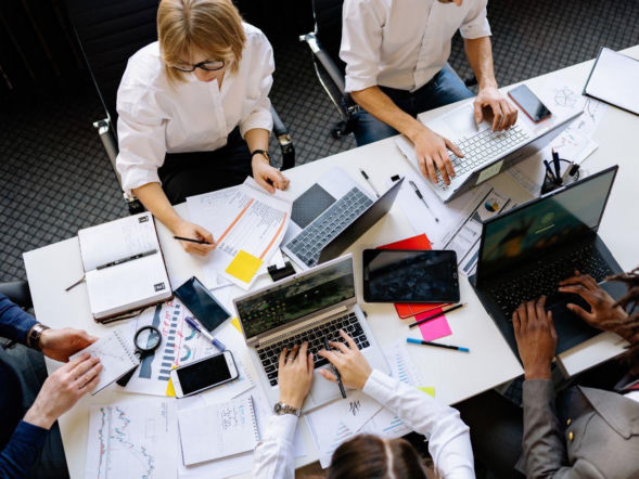 Te zawody zdominują rynek pracy do 2030 roku. Niektóre z nich mogą cię zaskoczyć