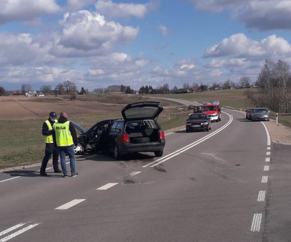 Jasionówka Kolonia. 4 osoby ranne! Groźny wypadek w Podlaskiem [FOTO]