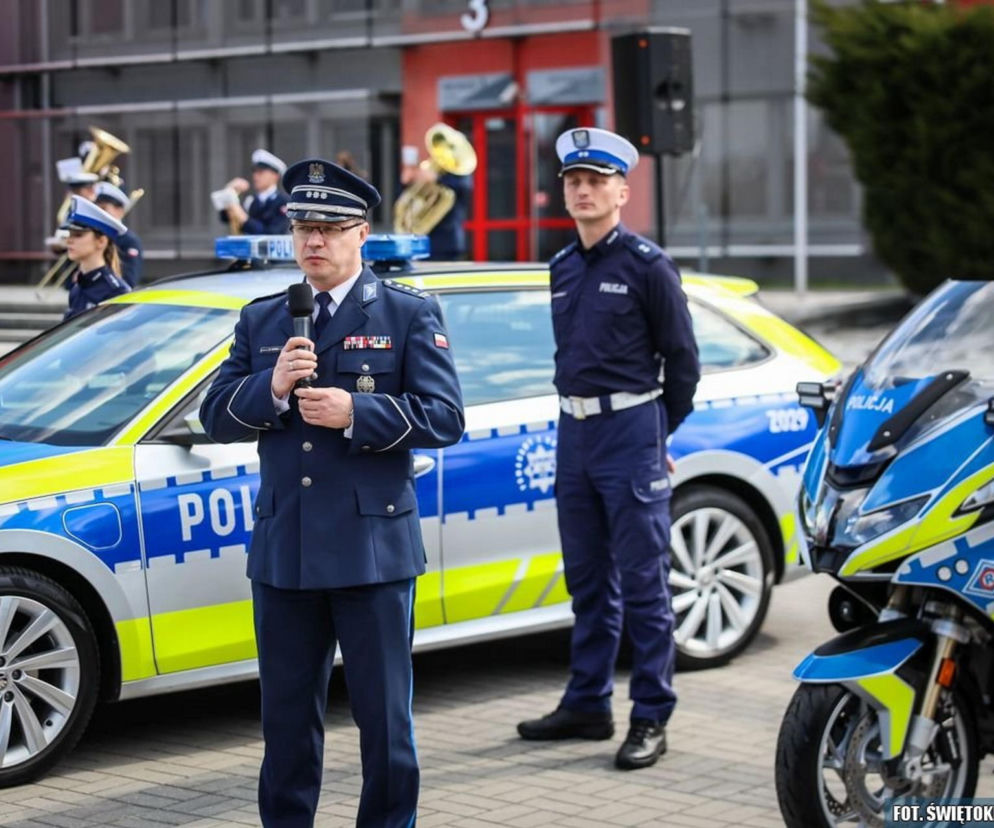 Policjanci jeżdżą odnowionymi radiowozami! Samochody aż się błyszczą! [ZDJĘCIA]