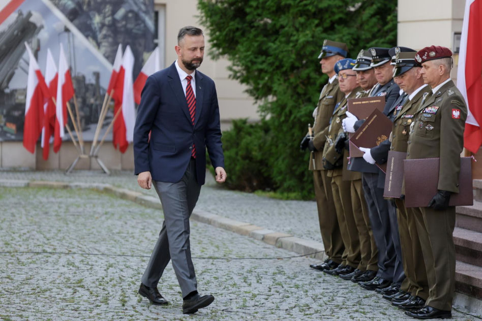 Szef MON wręczył odznaczenia żołnierzom