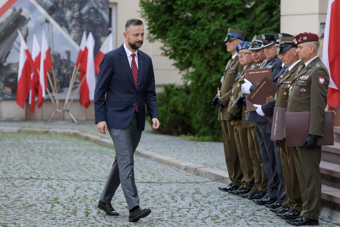 Szef MON wręczył odznaczenia żołnierzom