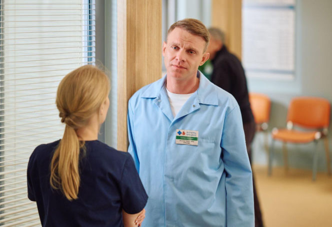 "Na Wspólnej", odcinek 4185: Cieślik zeznaje, że jest ofiarą podstępu. Czy ktoś uwierzy w jego słowa?