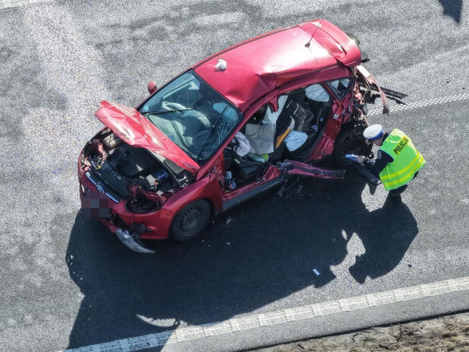 Groźny wypadek na S7. Sześć aut rozbitych, śmigłowiec LPR w akcji
