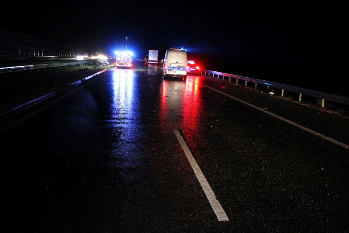 Potworny wypadek na A1 pod Włocławkiem! Jedna osoba nie żyje, dwie poważnie ranne [ZDJĘCIA].