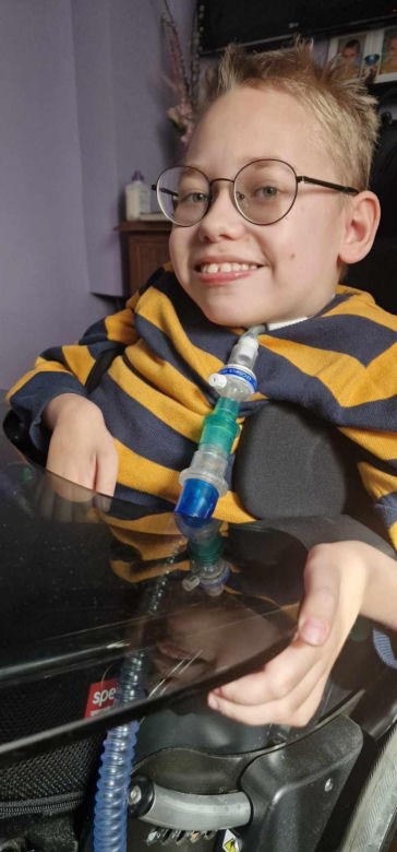 Egzamin ósmoklasisty z respiratorem pod pachą