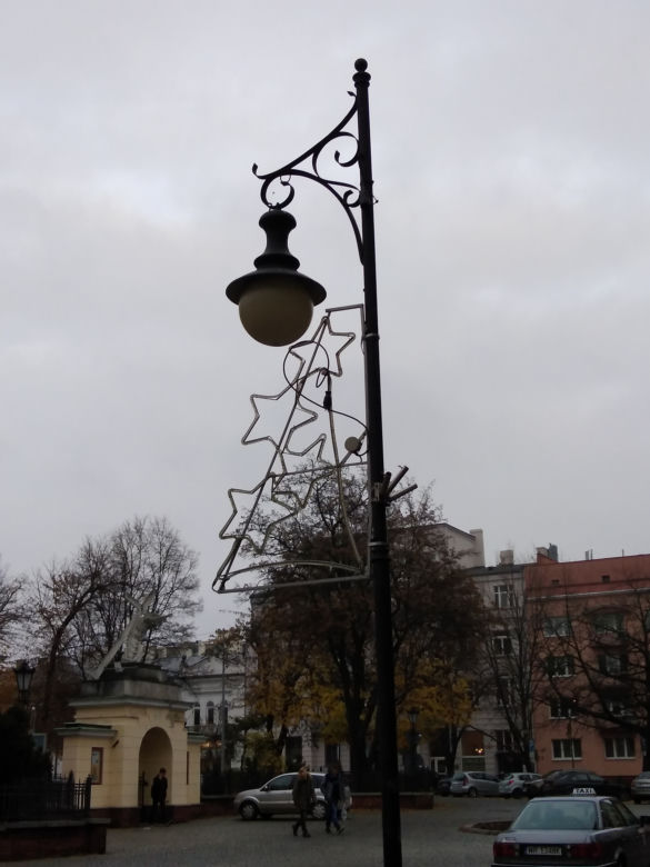 Radom szykuje się na święta. Trwa montaż ozdób