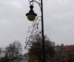 Radom szykuje się na święta. Trwa montaż ozdób