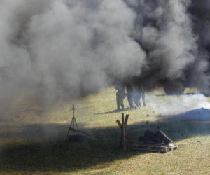 Zjawiskowe pokazy pirotechniczne, kurz i ryk silników