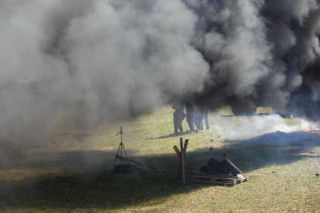 Zjawiskowe pokazy pirotechniczne, kurz i ryk silników